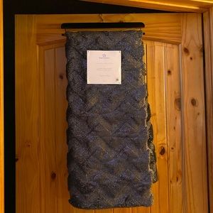 NWT Regal Comfort 50x60 Luxury Faux Fur Reversible Throw.  Bayard Silver-Soft!!